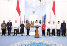 Ketum Tak Tergantikan: Tanda Bahaya Demokrasi Indonesia.