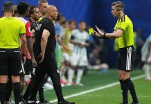 Tangis Suporter Mesir Usai Disingkirkan Argentina, Kontroversi Wasit dan VAR Jadi Sorotan