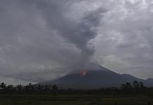 Semeru Erupsi, Sungai-Sungai di Lumajang Jadi Jalur Ancaman Baru.